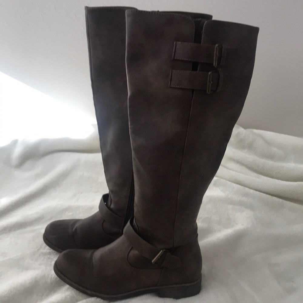 BROWN RIDING BOOTS